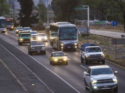 Pasajeros aseguran que son frecuentes los asaltos en unidades del transporte público que circulan por la autopista México-Querétaro. EL INFORMADOR / ARCHIVO