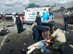 El incidente también provoca daños a la barrera que divide los sentidos de circulación. TWITTER / @PCJalisco