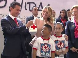 Enrique Peña Nieto pide a todos los mexicanos respaldar la colecta de la Cruz Roja. YOUTUBE / Gobierno de la República