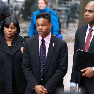 Investigan arresto violento a estudiante afroamericano en EU