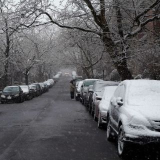 Nueva York sufre inusual nevada al inicio de la primavera