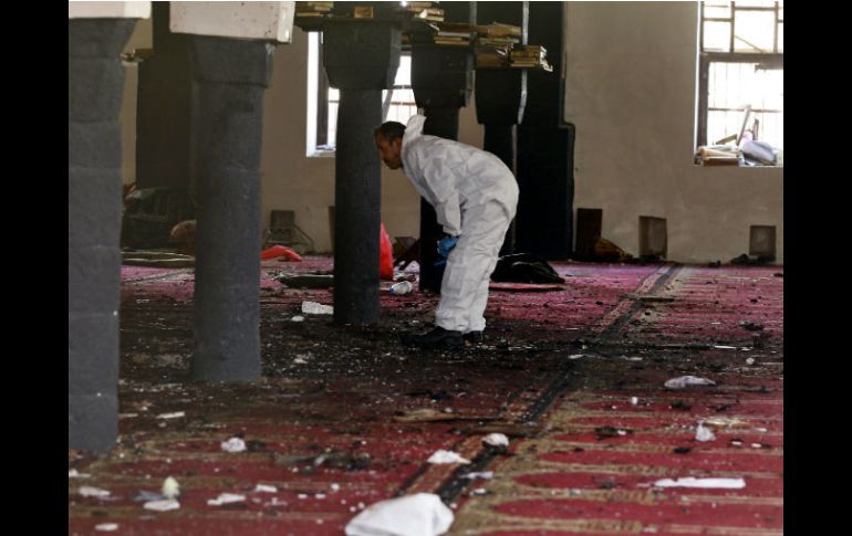El ataque fue perpetrado durante las oraciones de este viernes en dos mezquitas de la ciudad de Saná, y en un templo en Sadaa. EFE / Y. Arhab