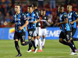 Osuna festeja el tanto marcado para Gallos Blancos. MEXSPORT / I. Ortiz