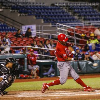 Diablos Rojos y Guerreros empatan en la casa de Charros