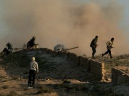 Los choques continúan también en las afueras de la ciudad de Al Ayilat. EFE / ARCHIVO