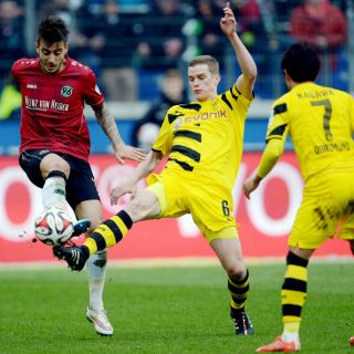 El Dortmund derrota al Hannover y aleja el fantasma del descenso