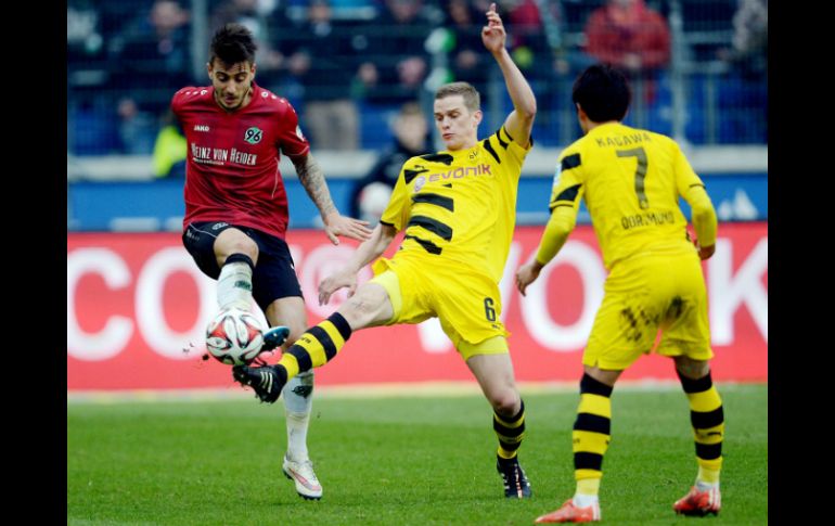 Con la victoria, el Dortmund tiene ya 33 puntos, lo cual lo sitúa cinco puntos por debajo del sexto lugar ocupado por el Augsburgo. AFP / P. Steffen