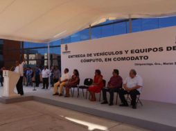 Pese a la hostilidad que han mostrado los manifestantes en Guerrero, el acto de entrega de recursos se llevó sin problema. TWITTER / @GobOrtega