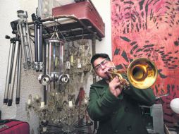 Adolfo Weber comenzó a ver las cosas desde otra óptica; su buen gusto por los objetos 'destartalados' le viene de la infancia. EL INFORMADOR / A. García