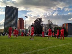 En Guadalajara. Los Diablos Rojos ayer, en su última sesión de entrenamiento previo al juego frente a Chivas. TWITTER / @TolucaFC