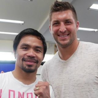 Manny Pacquiao recibe la visita de Tim Tebow