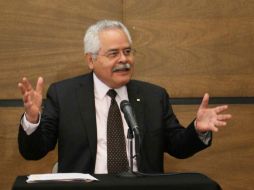 El consejero Javier Santiago ofreció una conferencia de prensa luego de la sesión del INE. NTX / ARCHIVO