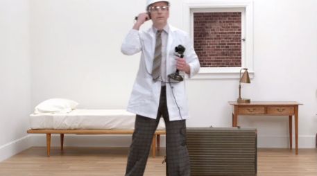 El actor ayuda a desarrollar 10 videos diferentes, cada uno inspirado en el nuevo dispositivo de la marca HTC. TWITTER / @RobertDowneyJr