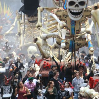 Familias pasean por el 'territorio James Bond' en DF