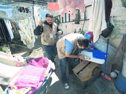 .Mucha gente no permite que las brigadas del área de Vectores y Zoonosis entren a sus casas para combatir el mosquito del dengue. EL INFORMADOR / J. Mendoza