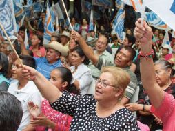 BLANQUIAZULES. Le pisan los talones a los priistas. CUATROSCURO  /