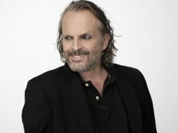 Según el intérprete de 'Bandido', los diseñadores no saben respecto al tema que es de corte científico. INSTAGRAM / Miguel Bosé Oficial