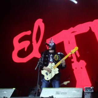 Alex Lora pide 'minuto de relajo' por el 'Hijo del Perro Aguayo'