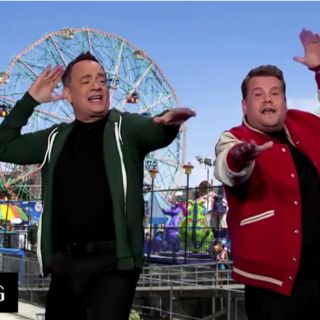 Tom Hanks recrea su filmografía junto a James Corden