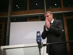 En rueda de prensa, Carsten Spohr se muestra satisfecho de que se haya encontrado una de las cajas negras del avión. EFE / F. Von Erichsen