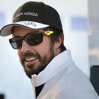 Fernando Alonso roba cámara en el GP de Malasia