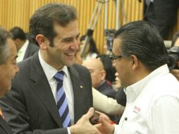 Horacio Duarte (d) consideró que el hecho es delicado y amerita la discusión del INE y un acuerdo. NTX / ARCHIVO