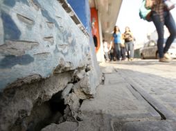 Comerciantes aledaños a la zona han denunciado que presentan daños las banquetas por la construcción del Corona. EL INFORMADOR / ARCHIVO