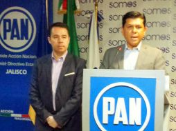 Macías (d) asegura que el ingreso de Alberto Lamas y Sergio Ramírez a las campañas son muestras de la intromisión del gobierno. TWITTER / @gustavomaciasz