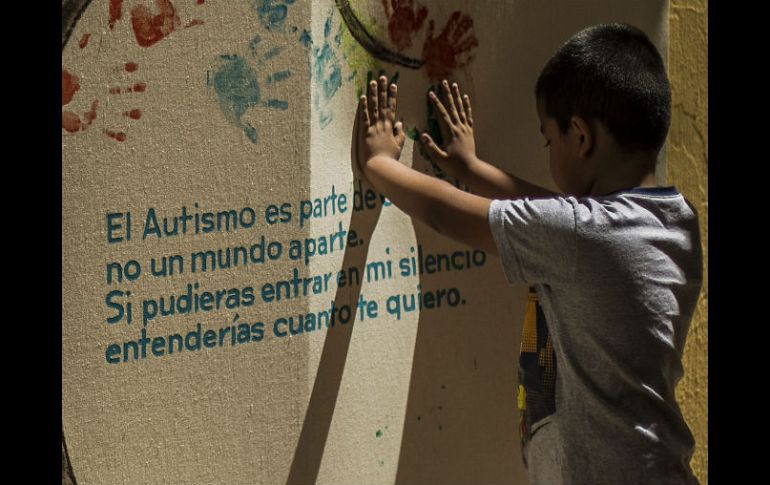 Investigadores analizaron y compararon la secuencia genética de pacientes con autismo de 13 familias. EL INFORMADOR / ARCHIVO