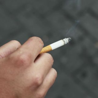 En la prepa inician fumadores este hábito: estudio