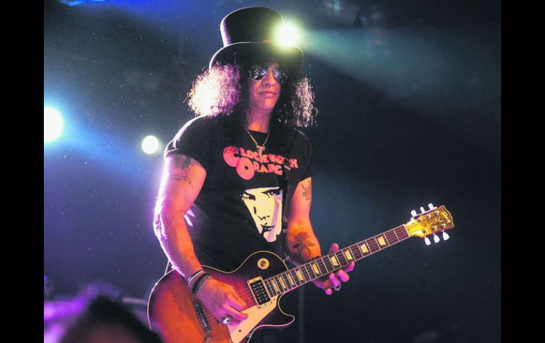 Slash no sólo hizo 'cantar' su guitarra con temas propios, sino también con éxitos de su pasado por Guns N’ Roses. EL INFORMADOR / A. García