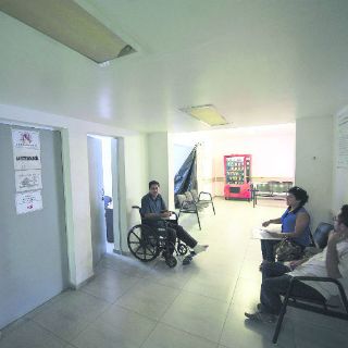 Abultan plantilla de Cruz Verde con administrativos