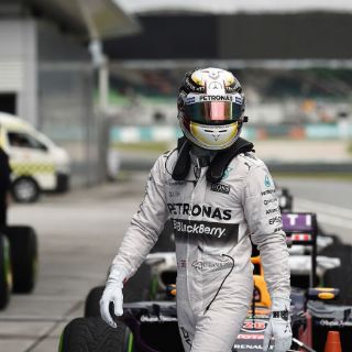 Lewis Hamilton consigue la 'pole' para el GP de Malasia