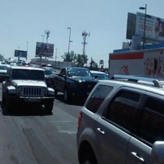 Reportan caos vial en avenida Vallarta