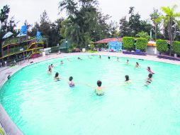 Juegos en una alberca de Chimulco. FACEBOOK / Chimulco
