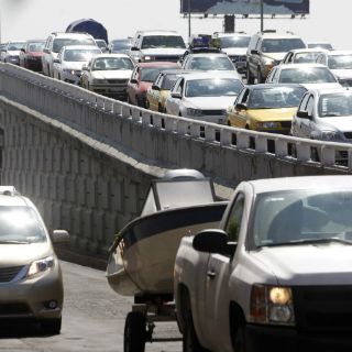 Por vacaciones, salen de Guadalajara cinco mil vehículos cada hora