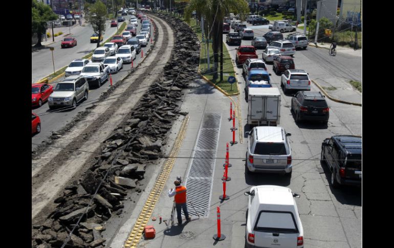 Cientos de vacacionistas se encontraron con las obras de repavimentación que durarán 90 días. EL INFORMADOR / A. Camacho