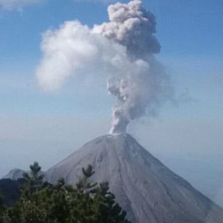 Volcán de Colima registra exhalación de mil 500 metros