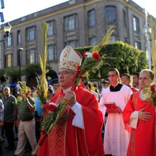 Cardenal Robles Ortega celebra Domingo de Ramos