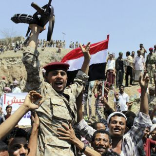 Ataque a campamento de desplazados en Yemen deja 45 muertos