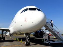 Un sobrecargo estará designado para entrar a la cabina cuando el piloto o copiloto salgan de la cabina. EL INFORMADOR / ARCHIVO