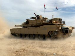 Las fuerzas iraquíes avanzaron hasta dominar los departamentos de Gobierno y los palacios presidenciales e izaron la bandera de Iraq. EFE / STR