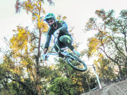 Cristopher Mireles asegura que le ha costado trabajo poder destacar en una disciplina como el ciclismo BMX. EL INFORMADOR / F. Atilano