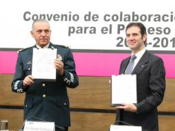 El presidente Lorenzo Córdova (d) y el general Salvador Cienfuegos encabezaron esta reunión. TWITTER / @INEMexico