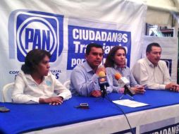 Oscar Velazco realiza una denuncia y condena por la amenaza contra Gabriela Pérez (d). TWITTER / @Oscar_Velazco