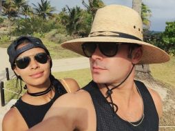 La modelo da fe de su visita a México junto a Efron, con quien aparece en la foto bajo la leyenda de 'Viva México' escrita en español. INSTAGRAM / @samimiro