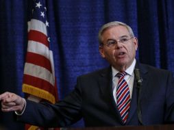 Menéndez comunica su decisión de dejar temporalmente su cargo en el Comité de Relaciones Exteriores del Senado. AFP / K. Betancur