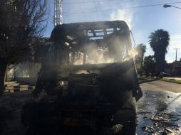 Al lugar acudieron los Bomberos para atender el percance. ESPECIAL /