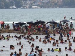 Rescatistas, salvavidas y paramédicos están al pendiente de prestar atención a los vacacionistas. NTX / A. Covarrubias