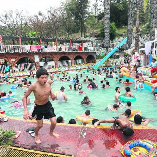 Los balnearios reciben a los que se quedaron en Guadalajara